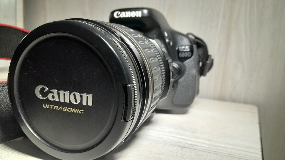 Canon eos 600 D 28 135 f 3.5-4.5