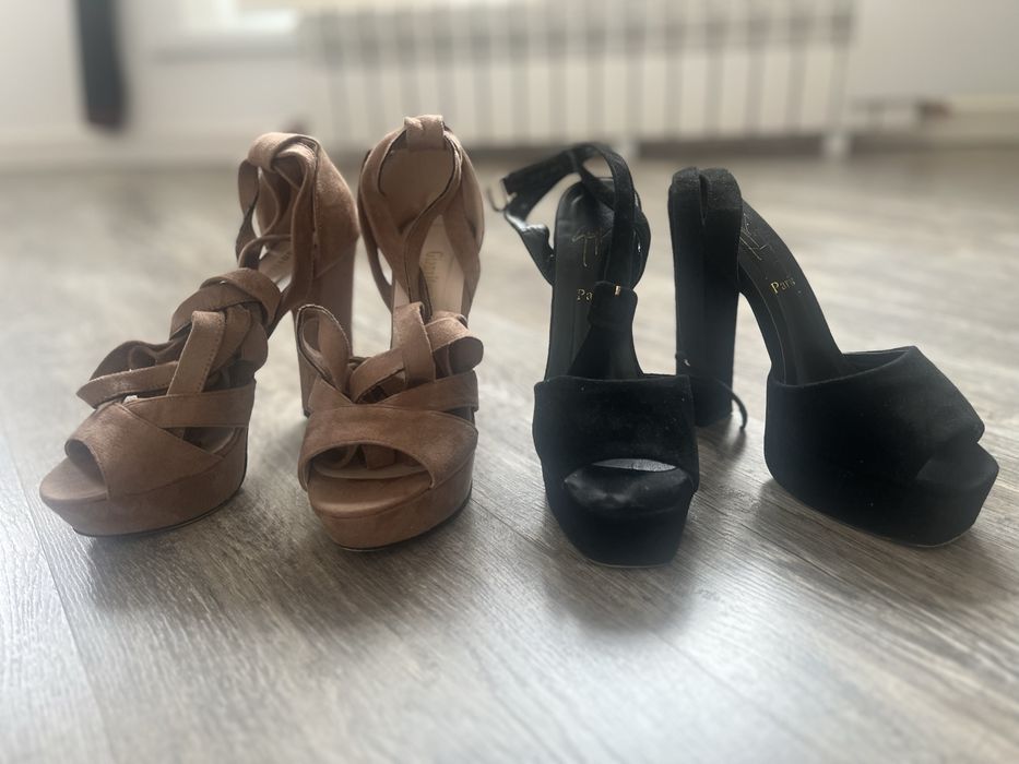 Босоножки замшевые