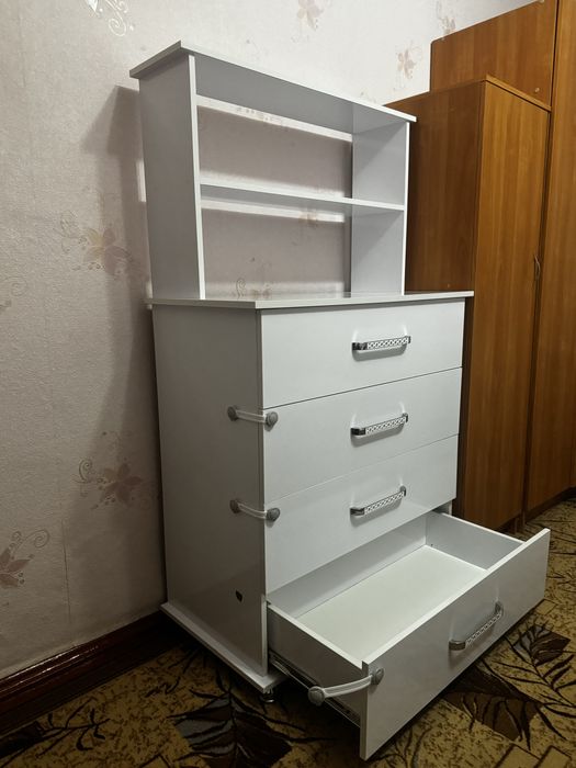 Вместительный комод,новый
