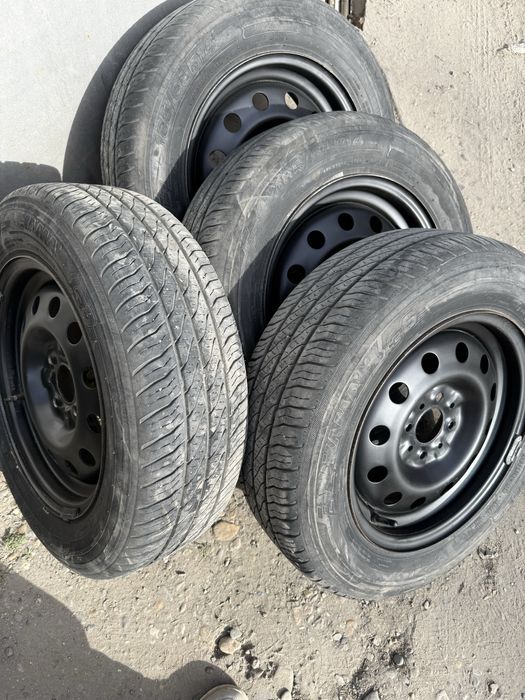 Продам резину летню на дисках