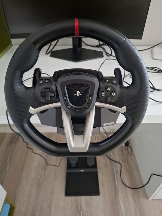 Vând volan Hori pentru Playstation 5 aflat în garanție