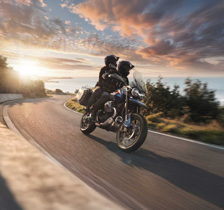 Moto Guzzi V85 TT TRAVEL E5+ 2026 - Cel mai Touring Full si cu Cardan!