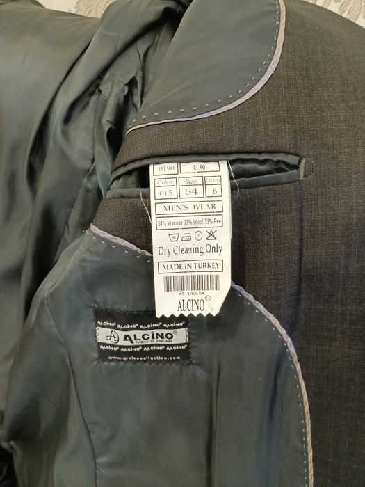 Черный мужской костюм