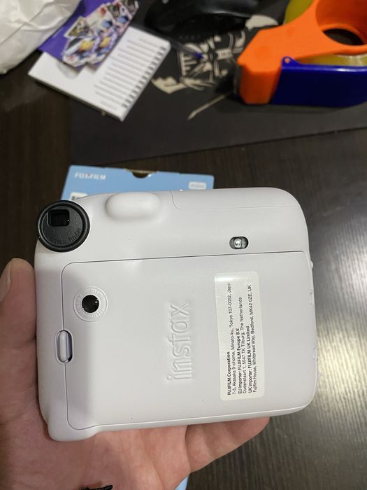 Продам фотоаппарат Instax mini 12