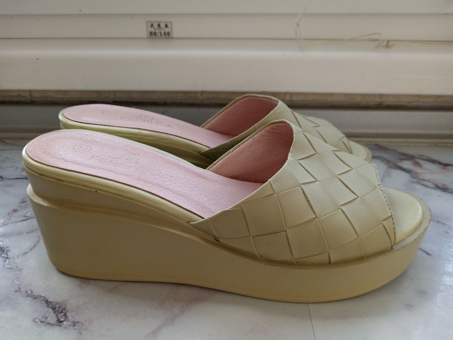 Шлепки на платформе 1500