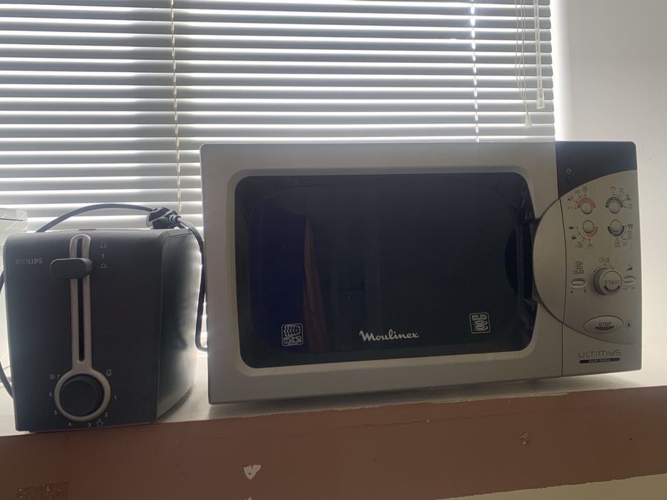 Стол со стульями/холодильник/тумба/диван