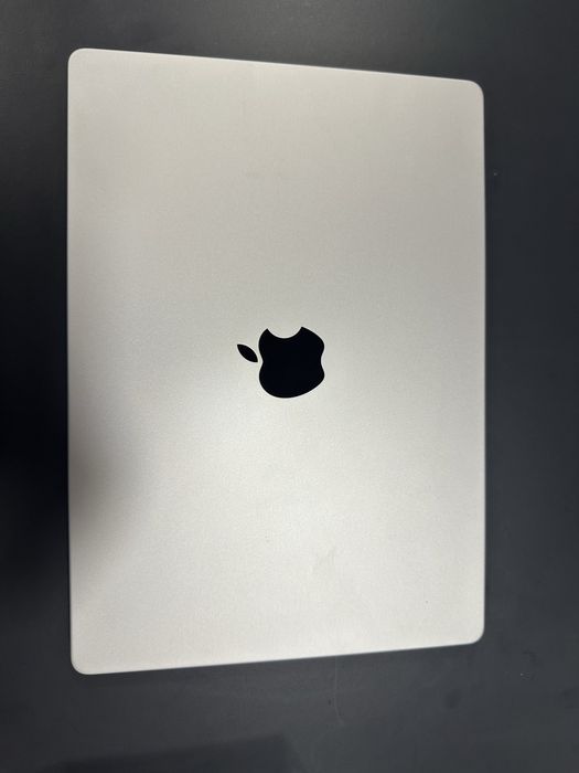 Macbook Pro M4 с 24 GB RAM и 1 TB SSD