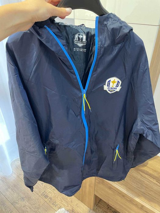 Ветрохка на adidas на “Манчестър Юнайтед”