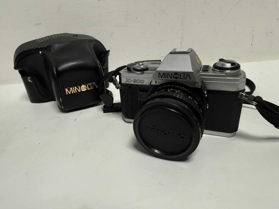 Aparat foto cu film Minolta X 300 cu obiectiv si cu husa originala