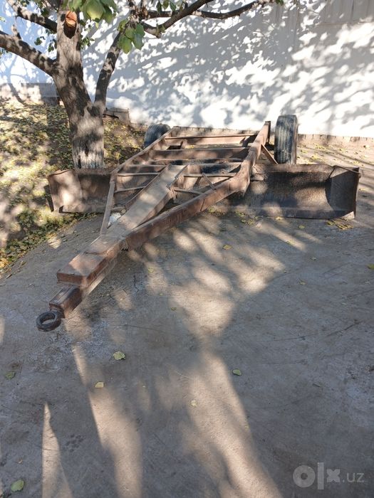 Traktor MTZ 80 sotiladi pritsepi bilan