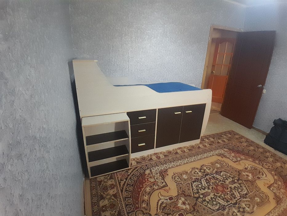 Кровать детская в хорошем состоянии.