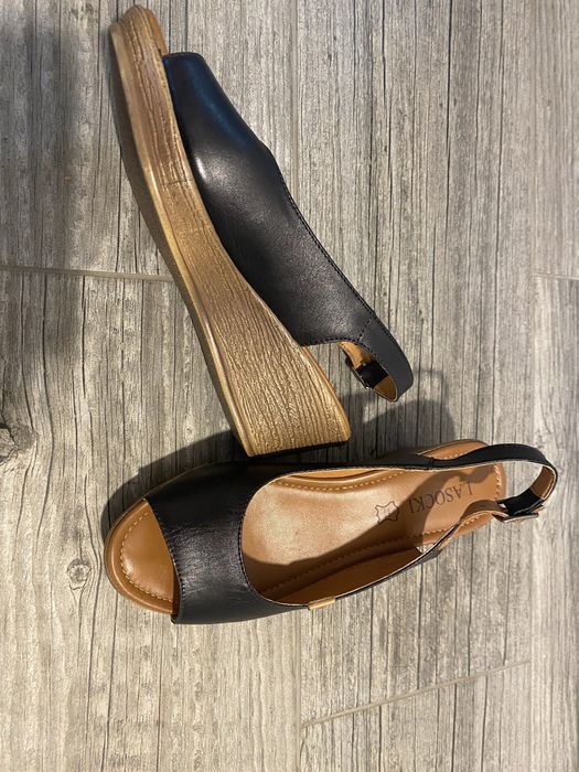 Vând sandale noi Lasoki  mărimea 37