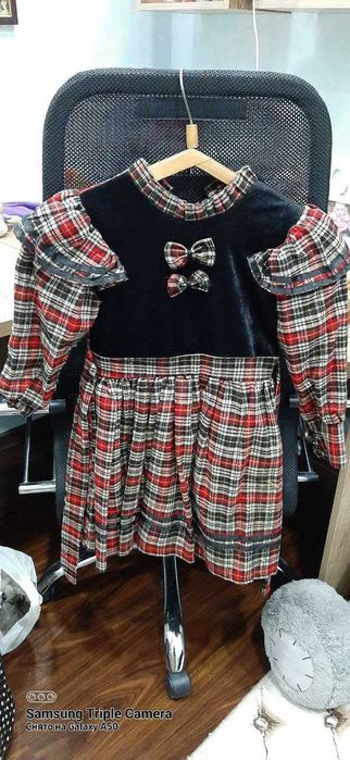 продаются в отличном состоянии платья на девочку 9-10 лет