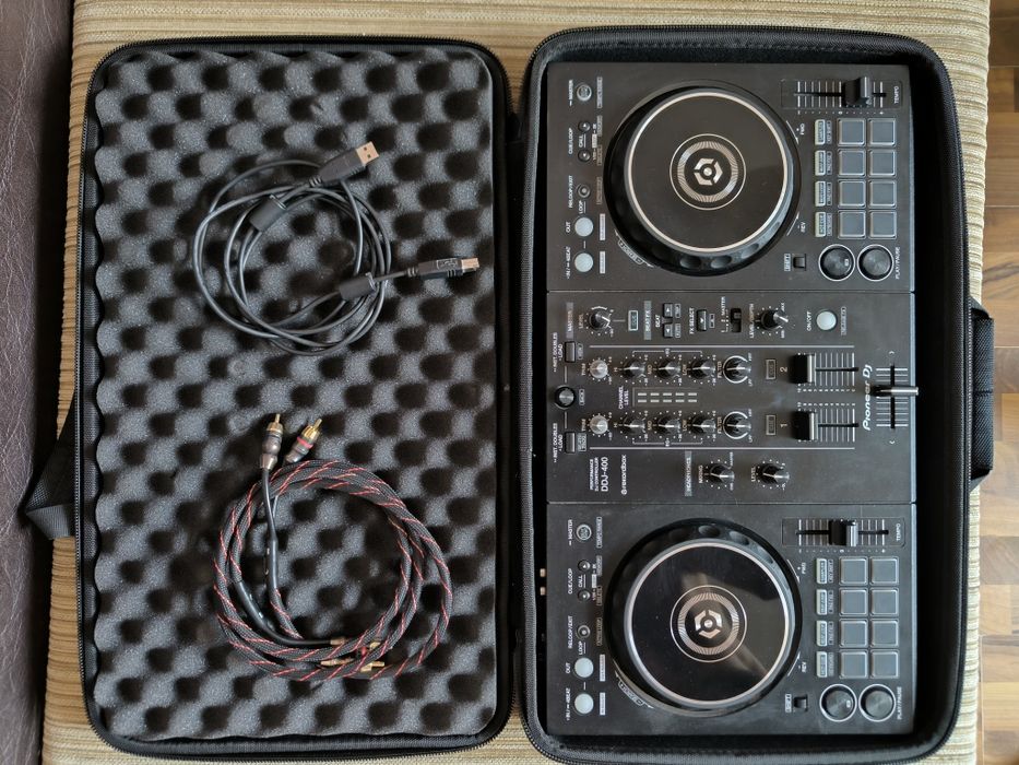 Pioneer DDJ-400 – Пълен премиум комплект (Твърд кейс + кабели) – КАТО НОВ!