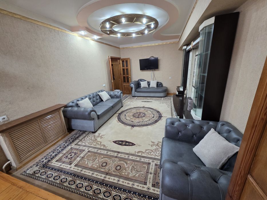 Сдаётся с 2 дворами уютная и просторная квартира в одном из самых комф