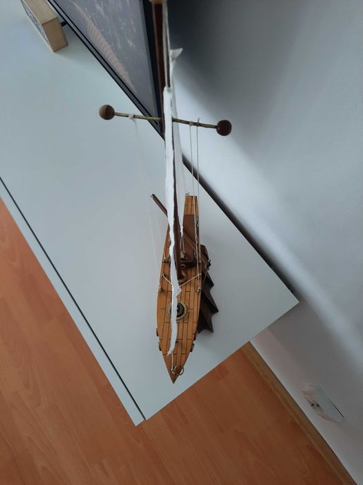 Barcă cu pânze (decor)