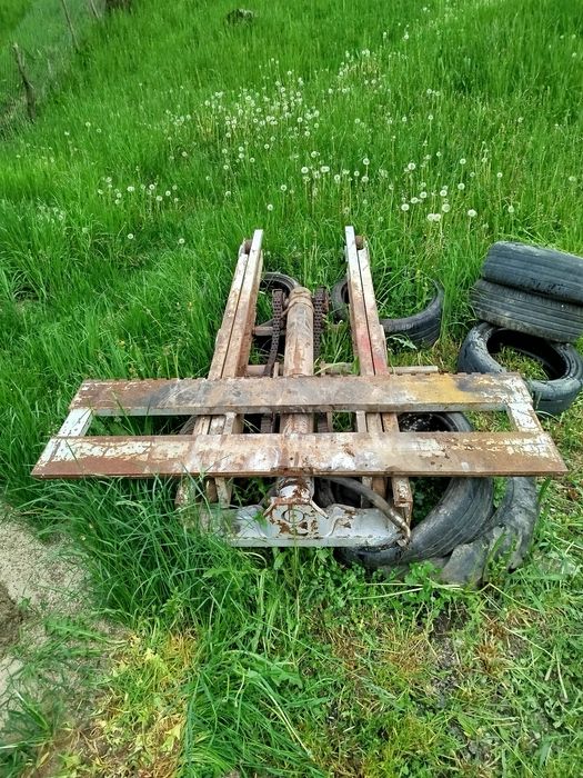 Braț excavat tractor