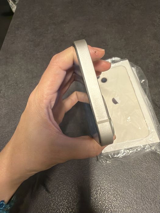 Iphone 11 бял, 77% батерия, 128 ГБ