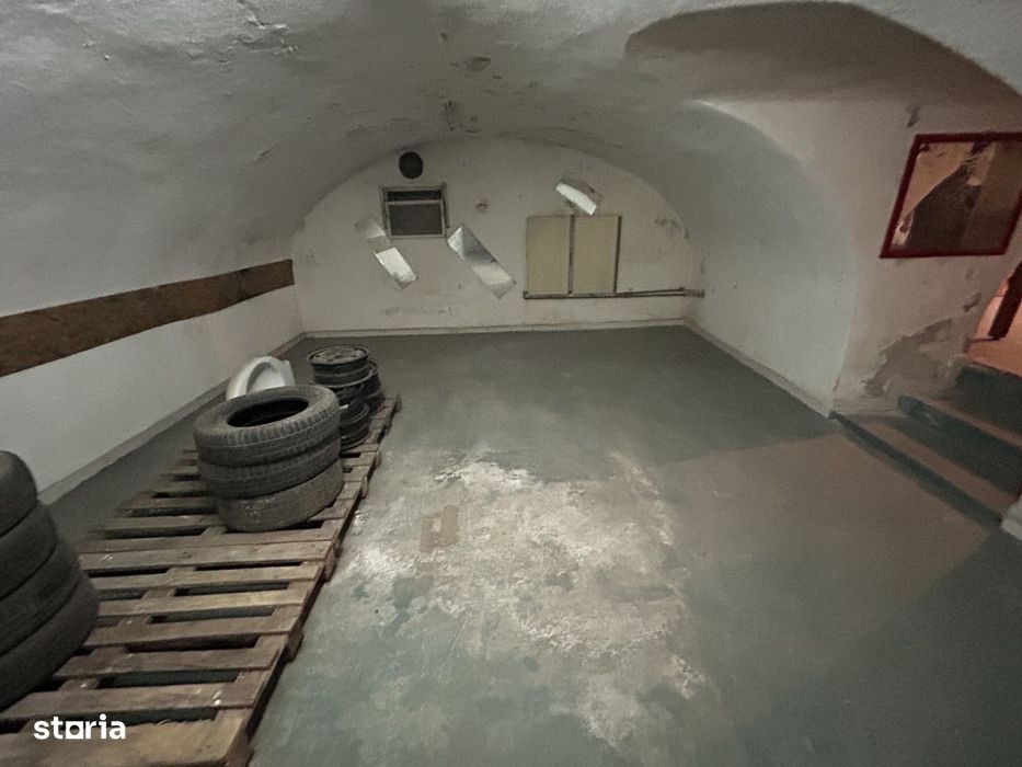 Vand spatiu (fost restaurant) Aradul-Nou,pe Calea Timisorii,st.274 mp.