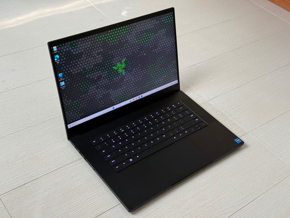 Геймърски Лаптоп 15.6’ QHD 240Hz RTX 4070 8GB Core I7-13800H Razer Blade 15 32GB DDR5 1TB SSD