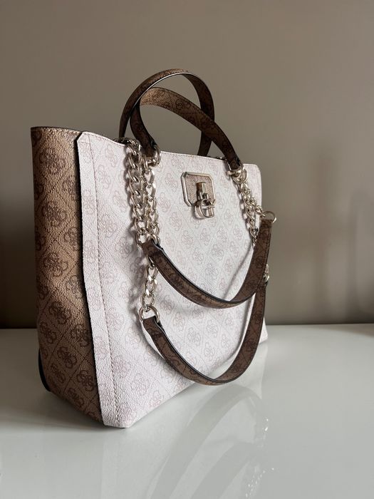 Дамска чанта Guess