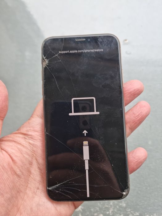 iPhone XS (Gold) Qoldan Tushgan iCloud Bor Ekran Ishlaydi Sotiladi.