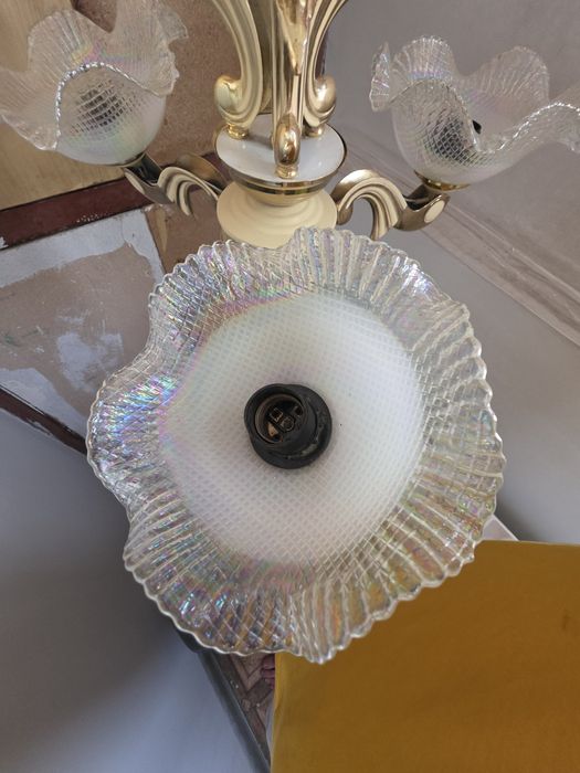 Lyustra sotiladi 50.000