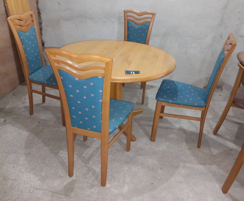 Комплект масивна разтегателна маса- Автомат с 4 стола.
Внос.

Размери-