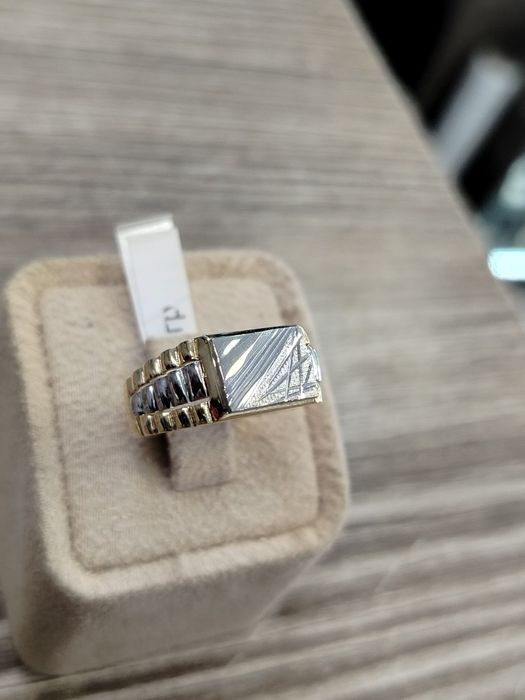 НОВ златен пръстен 5.69гр / 14К