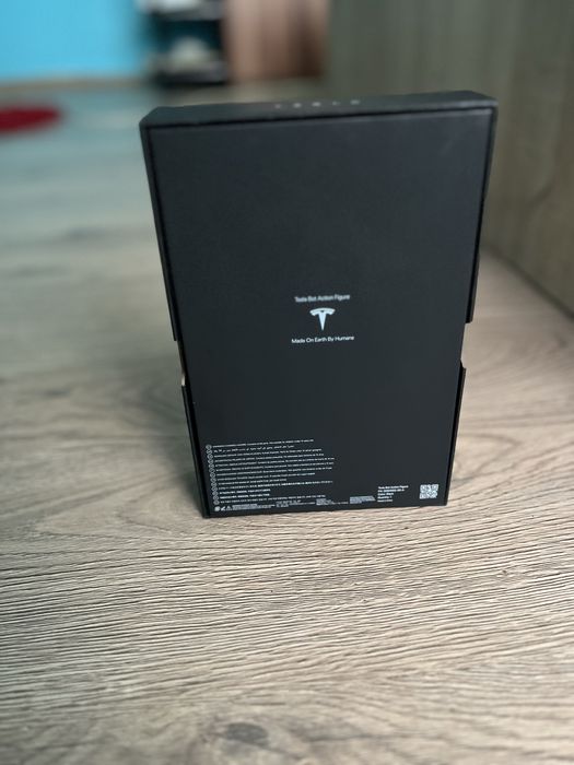 Figurina TESLA robot