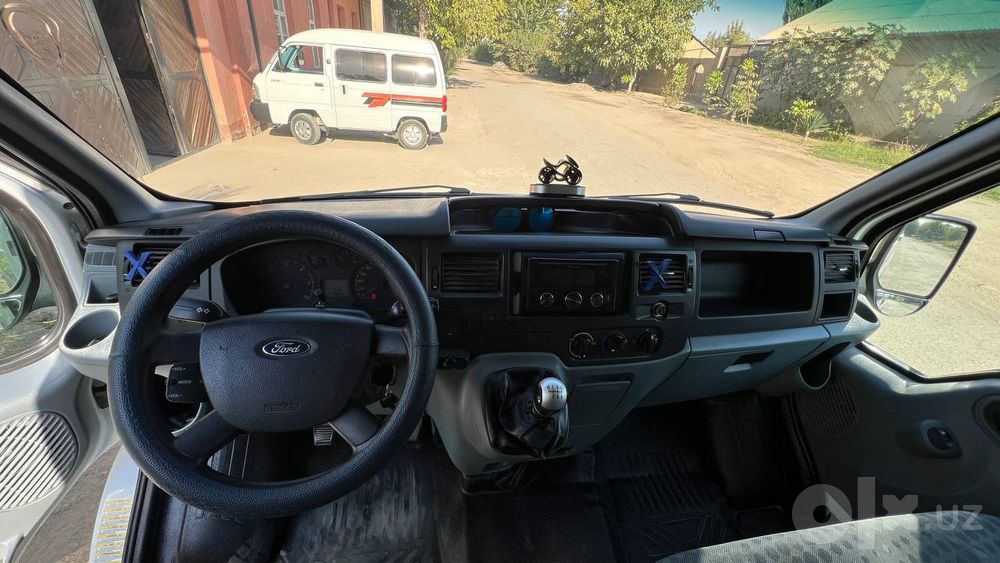 Ford transit sotiladi