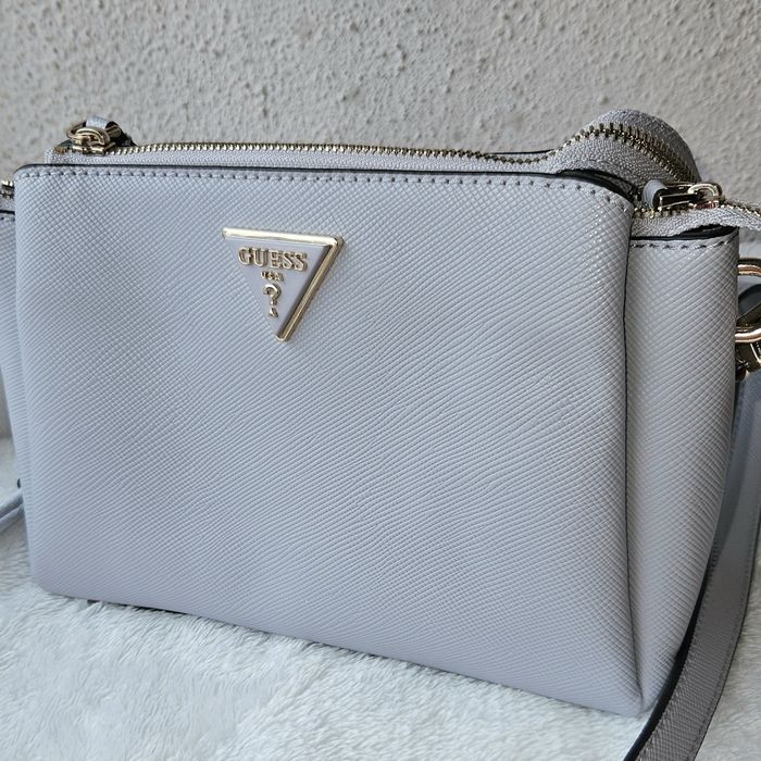 Дамска чанта GUESS 40лв.Нова.