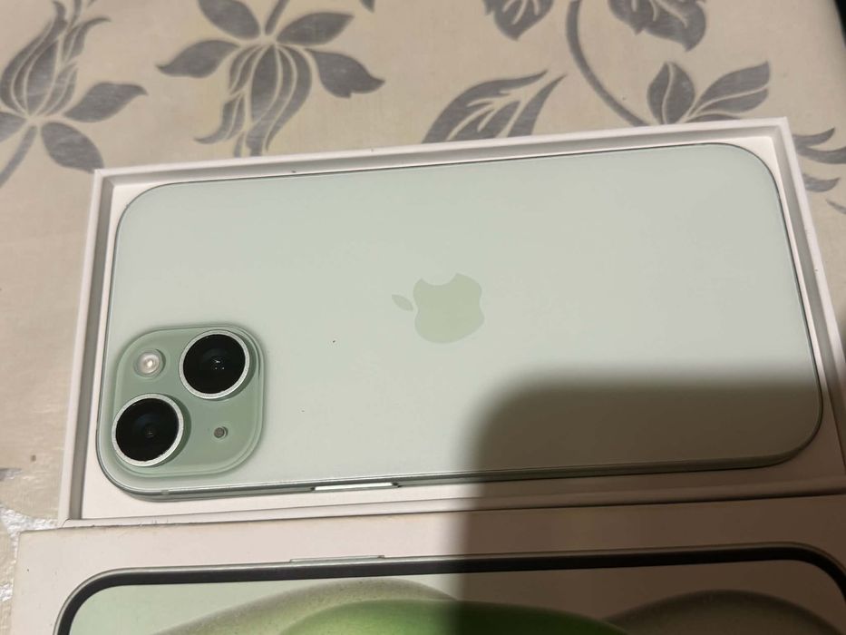 Телефон Iphone 15