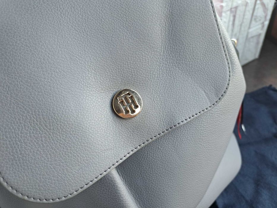 дамска раница,Tommy Hilfiger,сива чанта,томи хилфигер