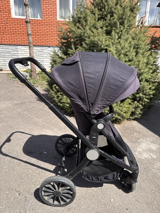 Коляска с люлькой