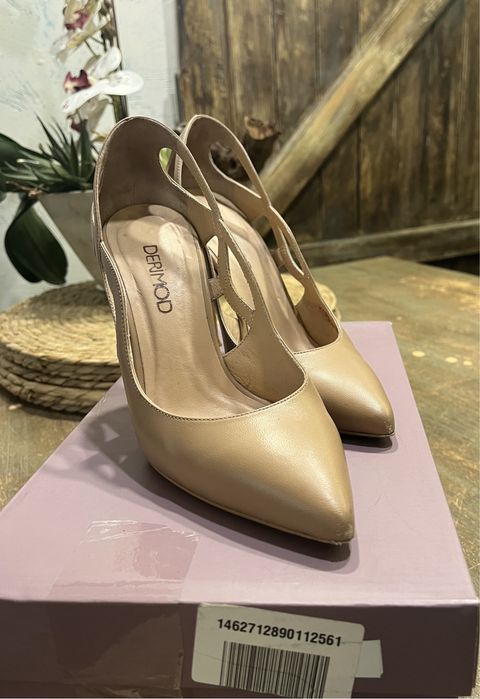 Стилни обувки на марката Derimod