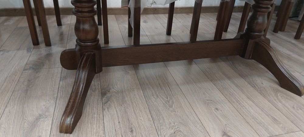Продаётся стол для дома, гостинной,
