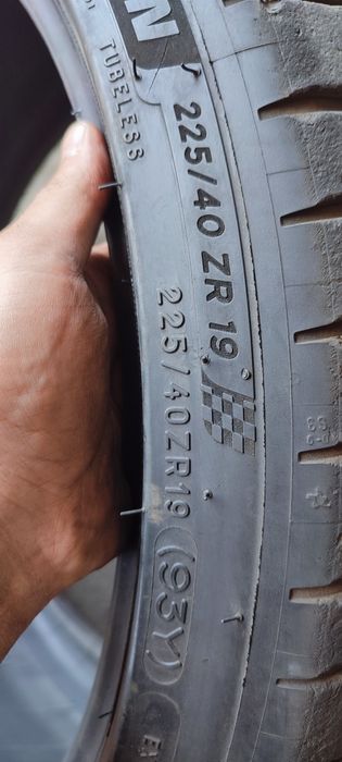 Michelin 225_40_R19 1 ta shina