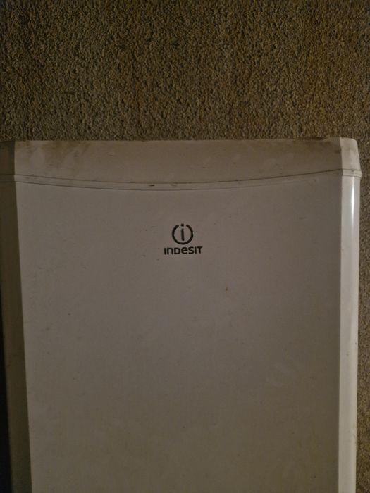 Холодильник indesit