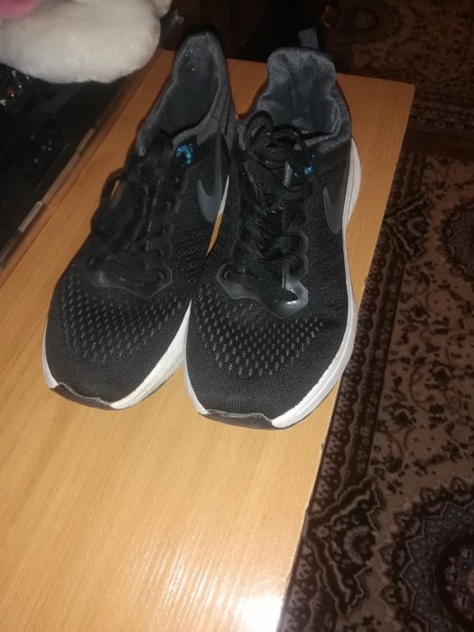 Продам новые кроссовки