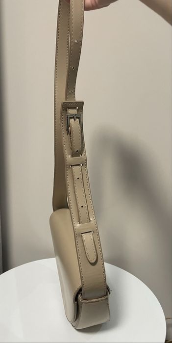 Бежова чанта през рамо