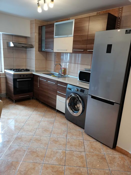 Închiriez apartament cu două camere