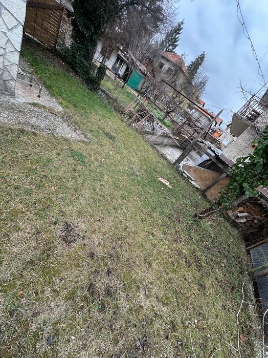 Етаж от къща + гараж и двор