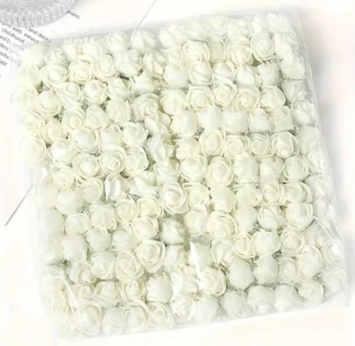 Мечета от рози, и изкустеви рози.