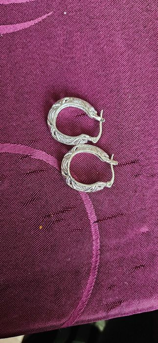 Обеци чисто нови