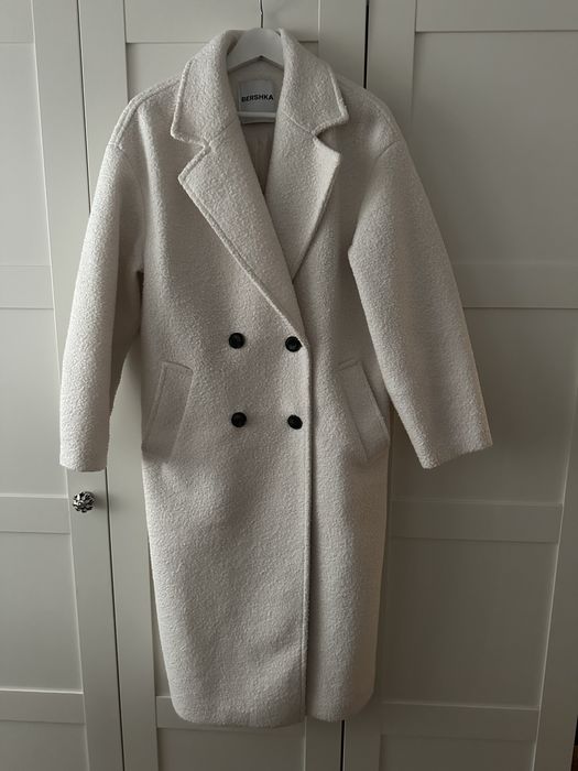 Бяло дамско дълго палто