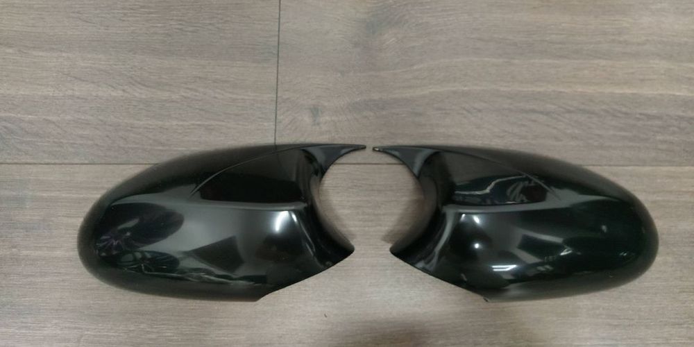 Capace oglinzi BMW Seria 1 E87 model Batman negru lucios