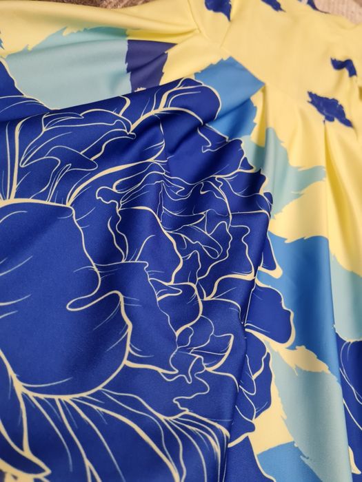 Нежна рокля със сини мотиви