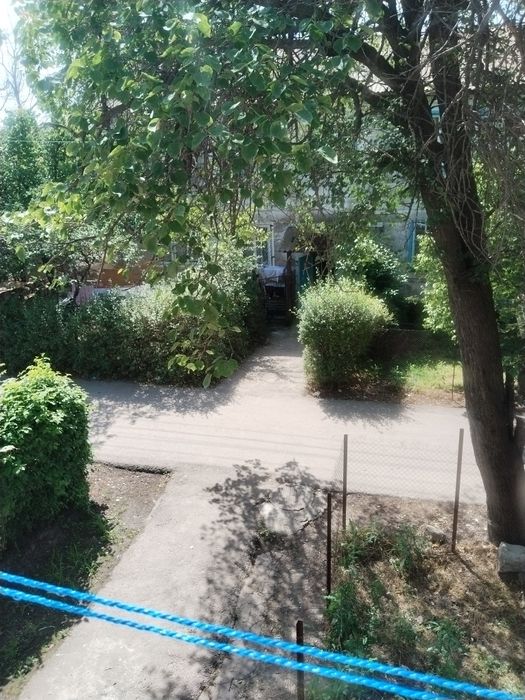 Продам 2/1/2 Спутник. Дерево. Нормальное состояние.янгихает