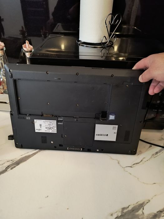 Fujitsu Siemens U 758 intel Core i5 8250u 1.60 1.80 GHZ